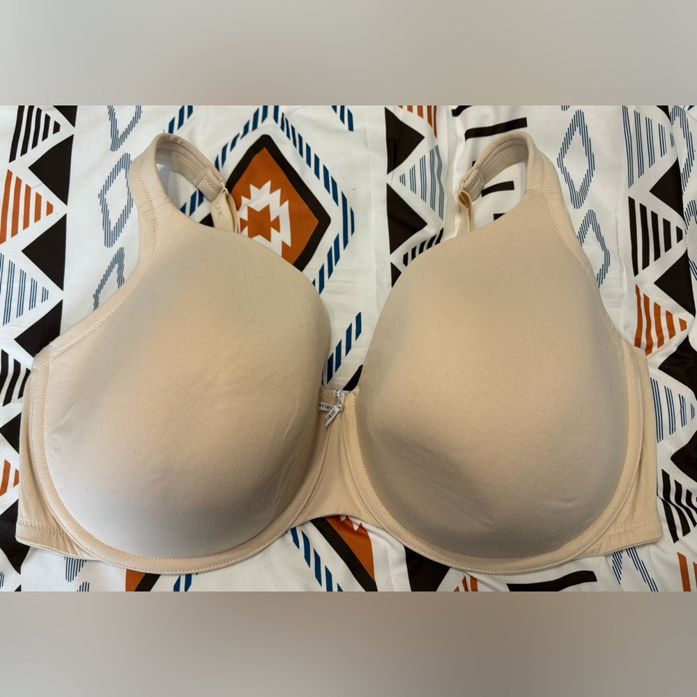 Cacique lightly lined full coverage bra size 44G
